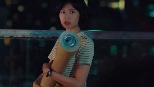 赵安娜半夜房顶作妖 欲自杀？