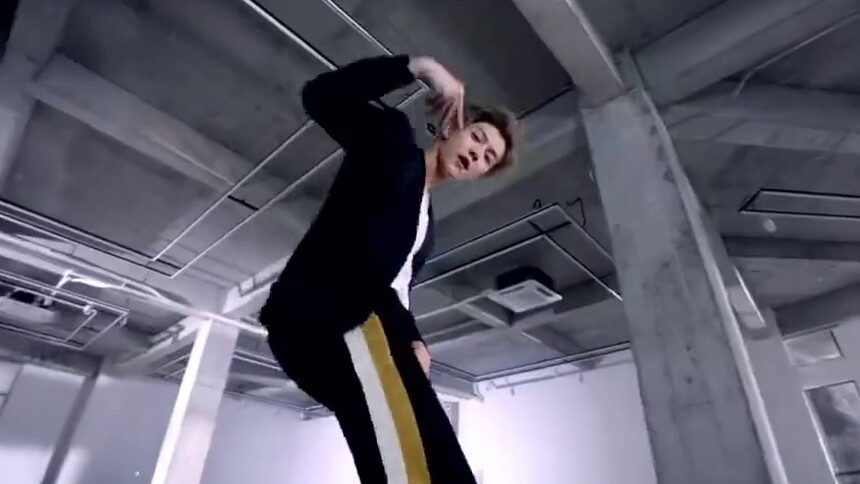 鹿晗：你好，2020