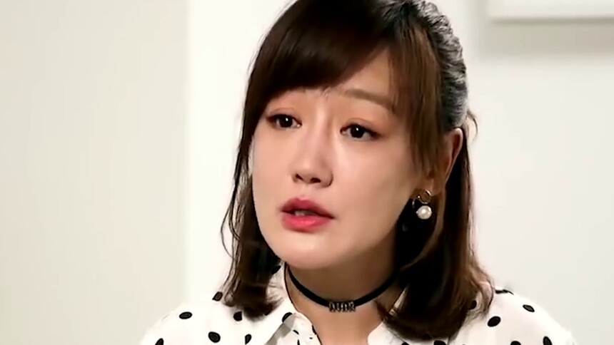 42岁薛佳凝曝光新恋情，胡歌已成往事？本人发文回应