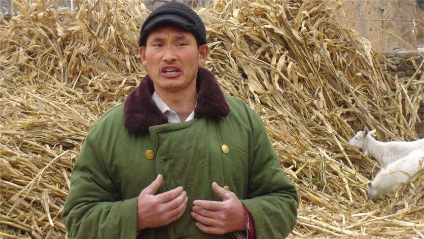 大衣哥朱之文家门被踹后回应：不在意被踹门，自己永远不会变