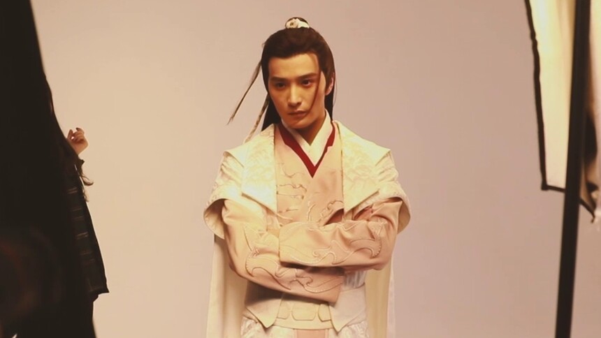 陈思宇大片亮相：温文儒雅又带点痞帅