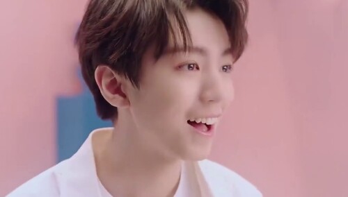 王俊凯《点亮》MV