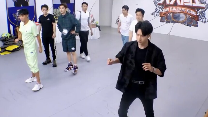 【王一博】又看到耶啵跳舞了，虽然只是简单的一个动作