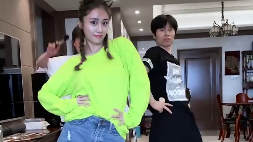 姐姐舞挑战赛：被刘芸最后的wink电到了！姐姐跳舞时也太撩了吧