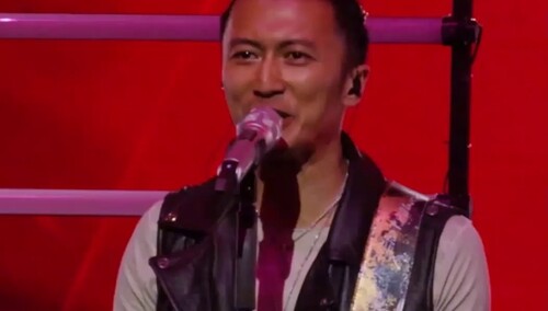 谢霆锋泰山乐队合唱《活着VIVA》 携手乐队掀超强音浪