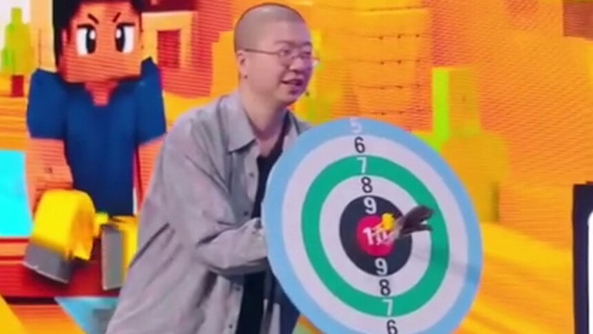 李诞沈凌蒙眼飞镖组合，一个敢扔，一个敢接，谢娜在旁边快笑晕了！