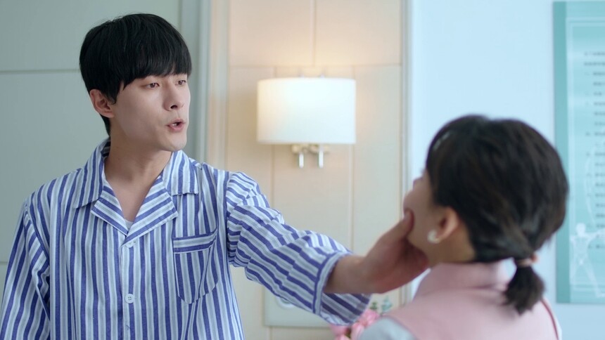 漫撕情侣神还原！张雨剑鲁照华捏脸抱大腿单手拎安排上了