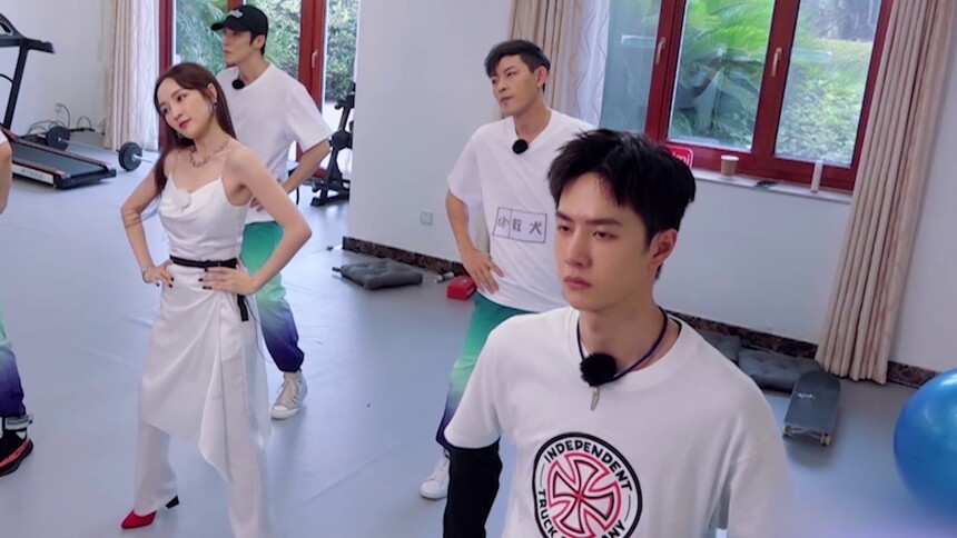 姐姐舞挑战赛：孟佳教王一博跳《无价之姐》