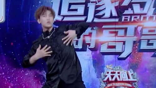 周艺轩秀炫酷舞蹈 郭敬明程潇自曝有内幕？