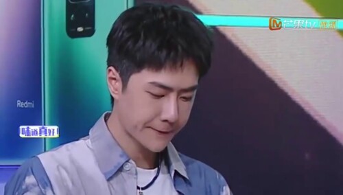 新晋美食主播王一博上线！点击就看耶啵呆萌吸食现场
