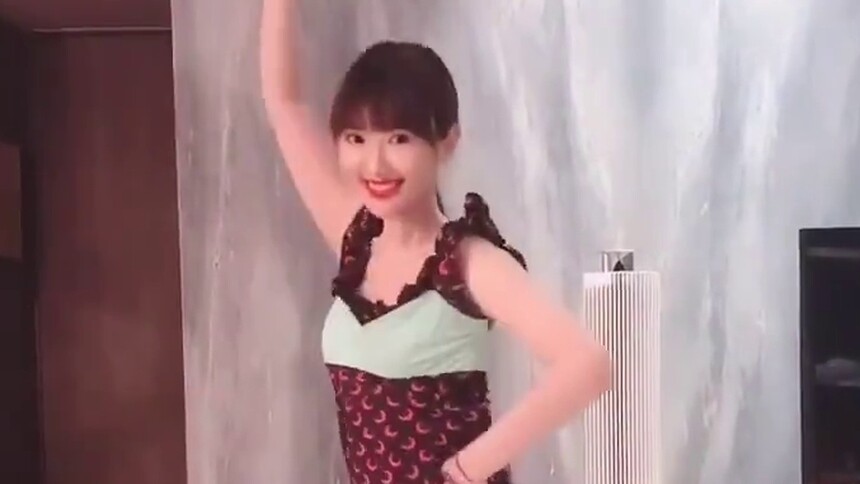 毛晓彤跳《无价之姐》 太有魅力啦