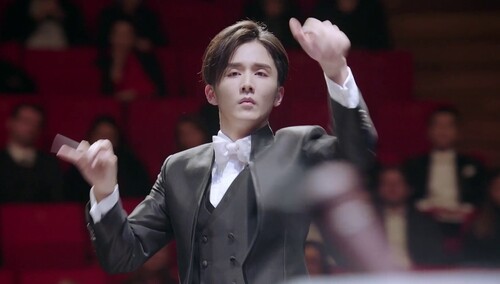 清商救场 李臻言国际舞台指挥