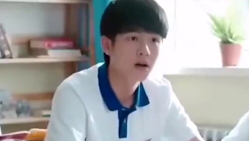 每个人青春里都有一对耿耿余淮，耿耿余淮名场面：耿耿上课睡觉余淮拉窗帘