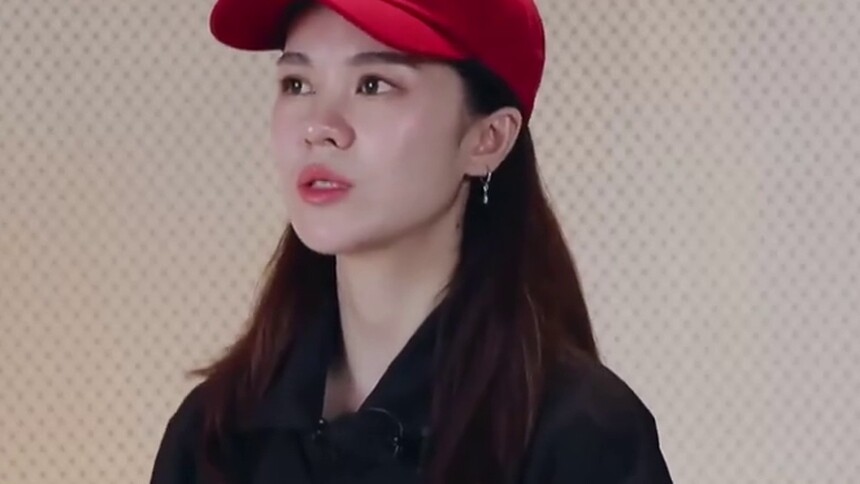 郁可唯看宁静的眼神全是小星星，黄圣依说宁静组像跨国公司