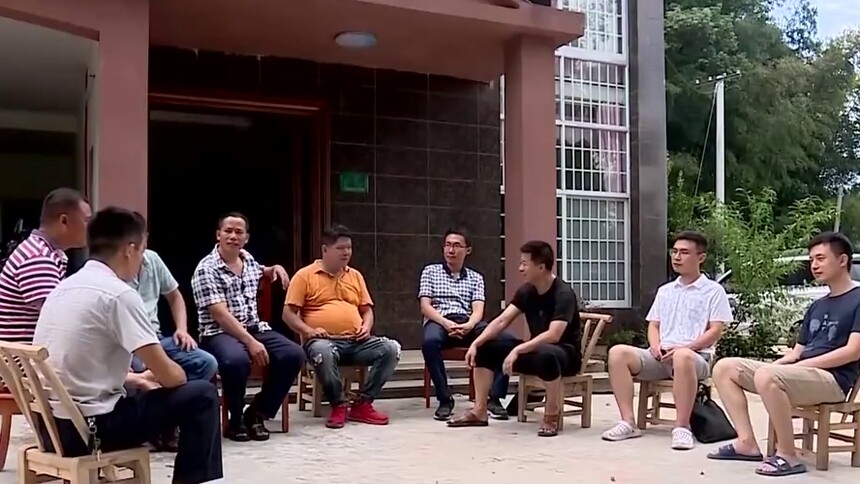 脱贫攻坚群英谱——脱贫攻坚干部考察调研 刘斌樑：“三人小组”工作机制 激发脱贫内生动力