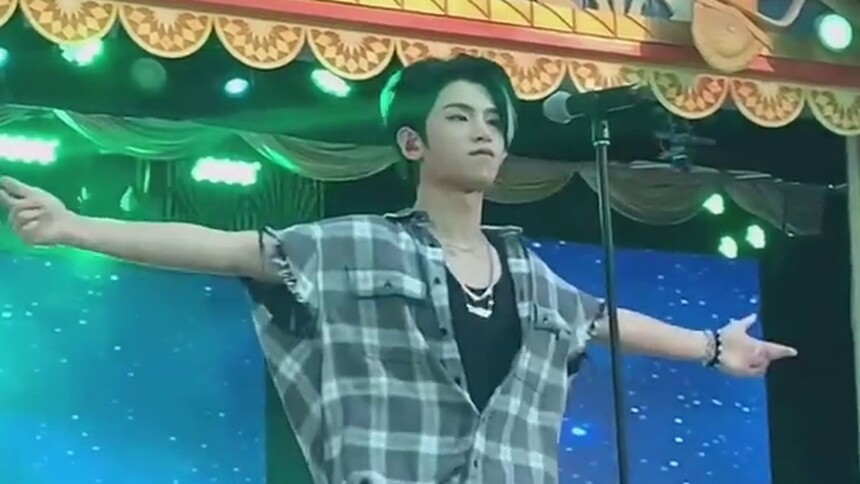 黄明昊《Angel Love》直拍