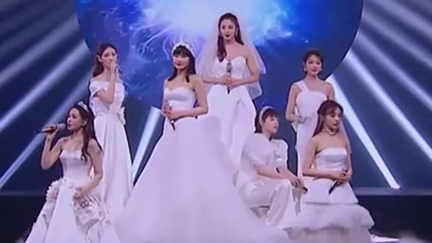 李斯丹妮伊能静万茜黄龄张雨绮张含韵金晨《我期待》唱到泪流满面