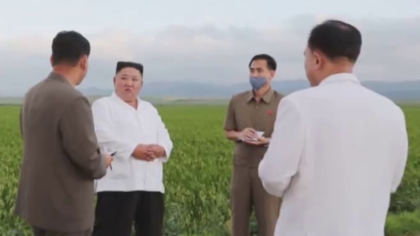 金正恩赴黄海南道台风受灾地区实地考察