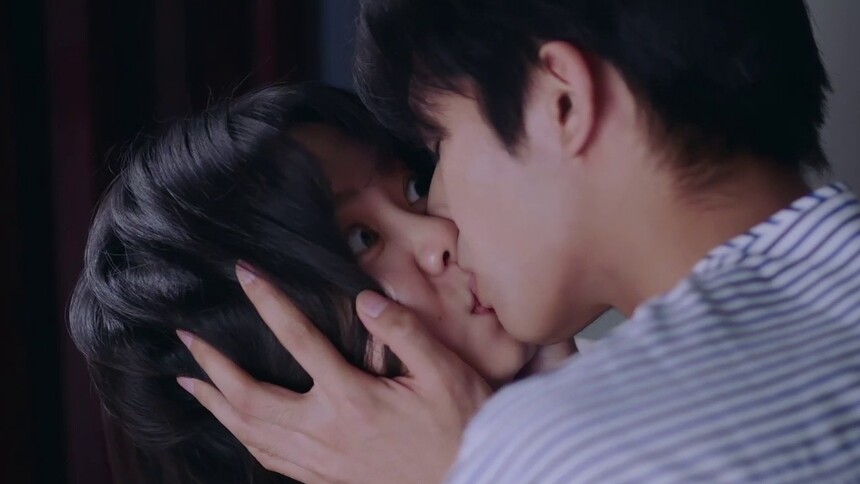 逆反开始 凌霄在陈婷面前kiss尖尖