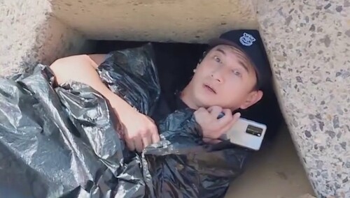 好气哦！吴奇隆躲垃圾袋躺赢