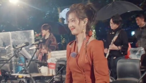 路演纯享：万茜复古摩登《艾蜜莉》 一句句全是爱的味道。