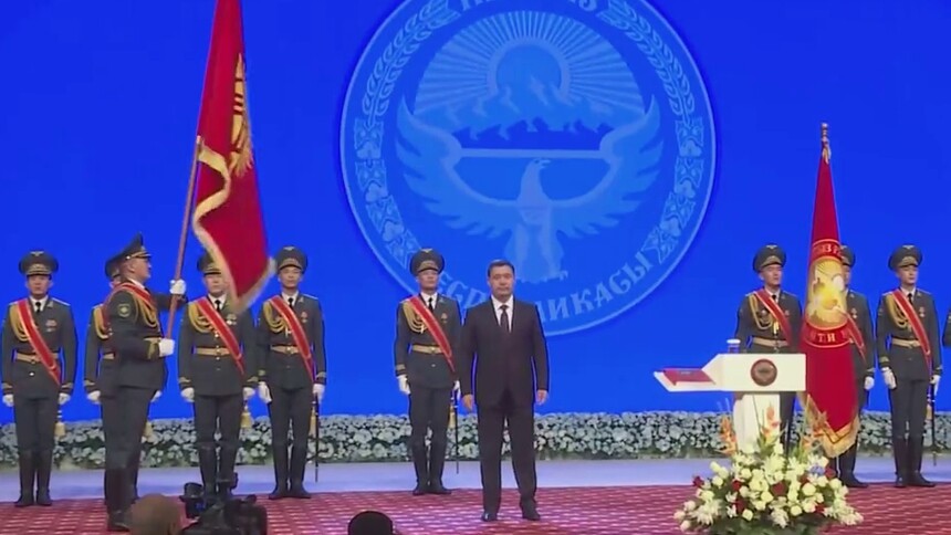 扎帕罗夫就任吉尔吉斯斯坦总统