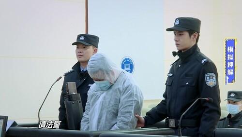 实习法警王一博体验真实押解工作 严肃认真心存敬畏