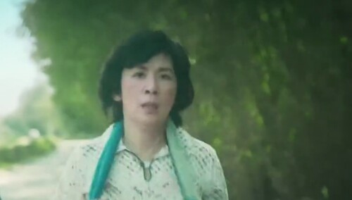 苏妈妈陪桦伟一起训练