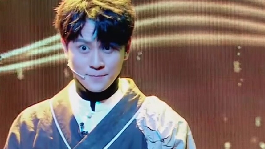 纯享：何冰秦俊杰出场自带背景音乐 现场重现《东成西就》