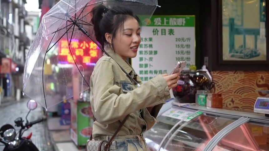 【hello你好偶像】06期预告：马栗打卡长沙宝藏小吃街，开启“好好吃哦”模式！