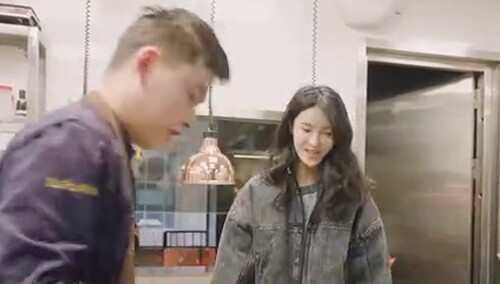 【hello你好偶像】09期预告：张芷溪西班牙餐厅学习厨艺，“吐槽”主厨不传授美食秘诀