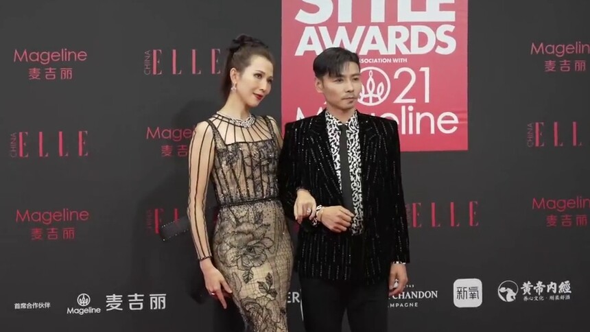 【ELLE风尚大典】蔡少芬张晋“精分夫妇”霸气登场，秀恩爱的同时也不忘优雅大气