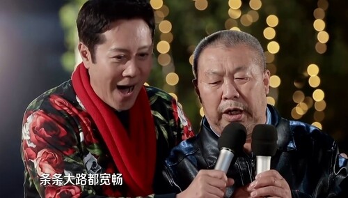 老支书和家人合唱《我的祖国》 用歌声庆祝丰收