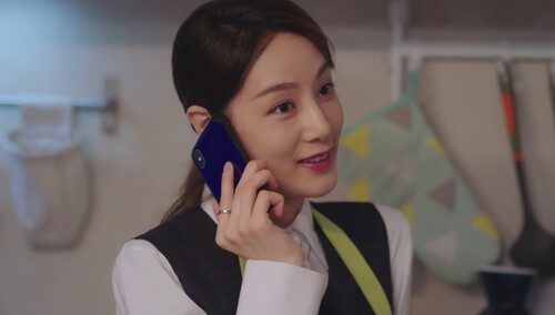 《夜色暗涌时》第29集看点：许倾悠莫灵泽恋爱处处撒糖 许蔚方琦上演幼稚爱情
