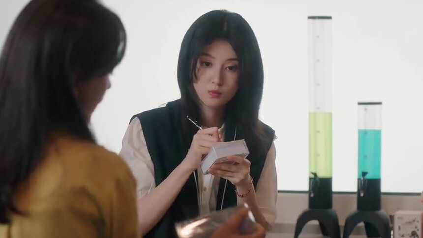 《沉睡花园》第1集看点：女追男隔层纱？肖潇为讨好林深打探他的喜好