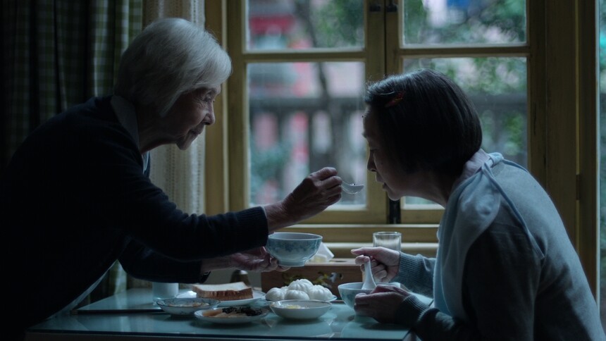 《妈妈！》影院版预告 吴彦姝奚美娟演绎生命尽头母女相依