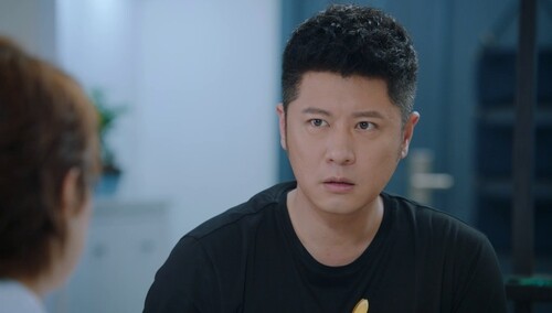 《甜蜜》第26集看点：吃瓜吃到自己家房子塌了 田蜜和常胜吐槽奇葩相亲男