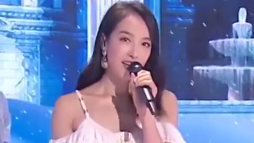 宋茜张翰对唱，超心动的live演唱，宋茜维纳斯月光裙绝美！