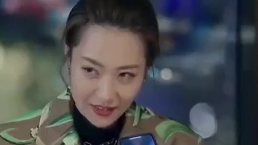 白冰秒变“红冰”？打约会电话耳朵都红了，今天也是狗粮管够的一天！