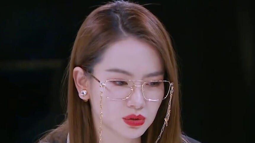 戚薇帅气挑眉宣战金靖 女人的战争一触即发