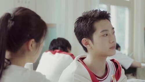 这就是传说中的吃醋？林骁然不开心南向晚收刘羽白笔记