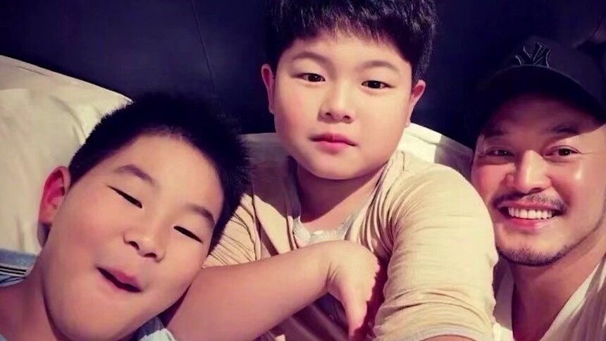 安吉小鱼儿近照曝光 肉嘟嘟的样子超可爱