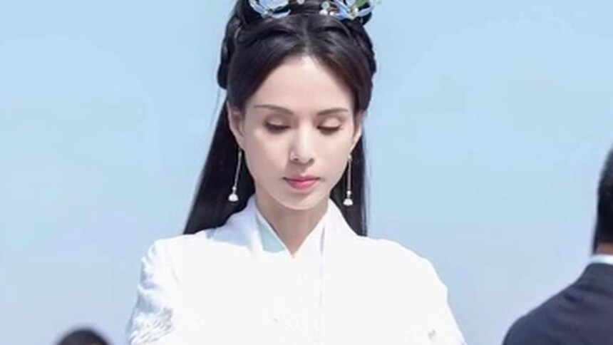 梦回小龙女！李若彤古装仙气飘飘 投壶射箭英姿飒爽