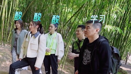 王新军为秦海璐换鞋被围观，陈建斌林峯暴风学习中