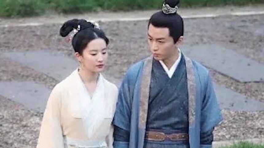 刘亦菲陈晓《梦华录》路透来袭 十指紧扣甜度超标