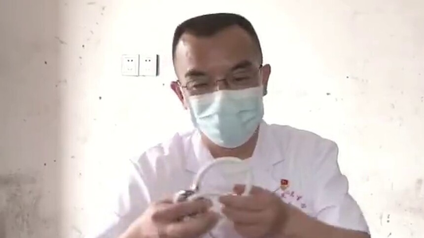 敬佩！这位医生扎根乡村31年