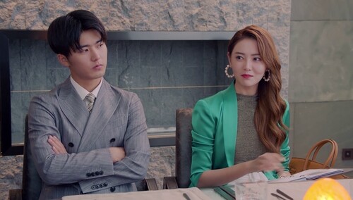 爱情修罗场！李嘉尚罗曼妮苏伊吃饭气氛尴尬