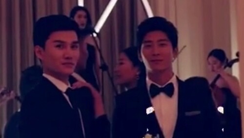 窦骁西装杀！高挑身材真迷人