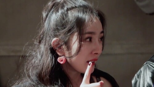 邓伦英文数字全上阵 杨幂破解水化学式密码