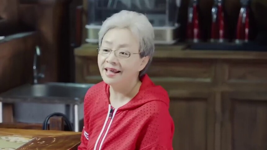 柯雷爸妈与罗姥姥在面馆相遇